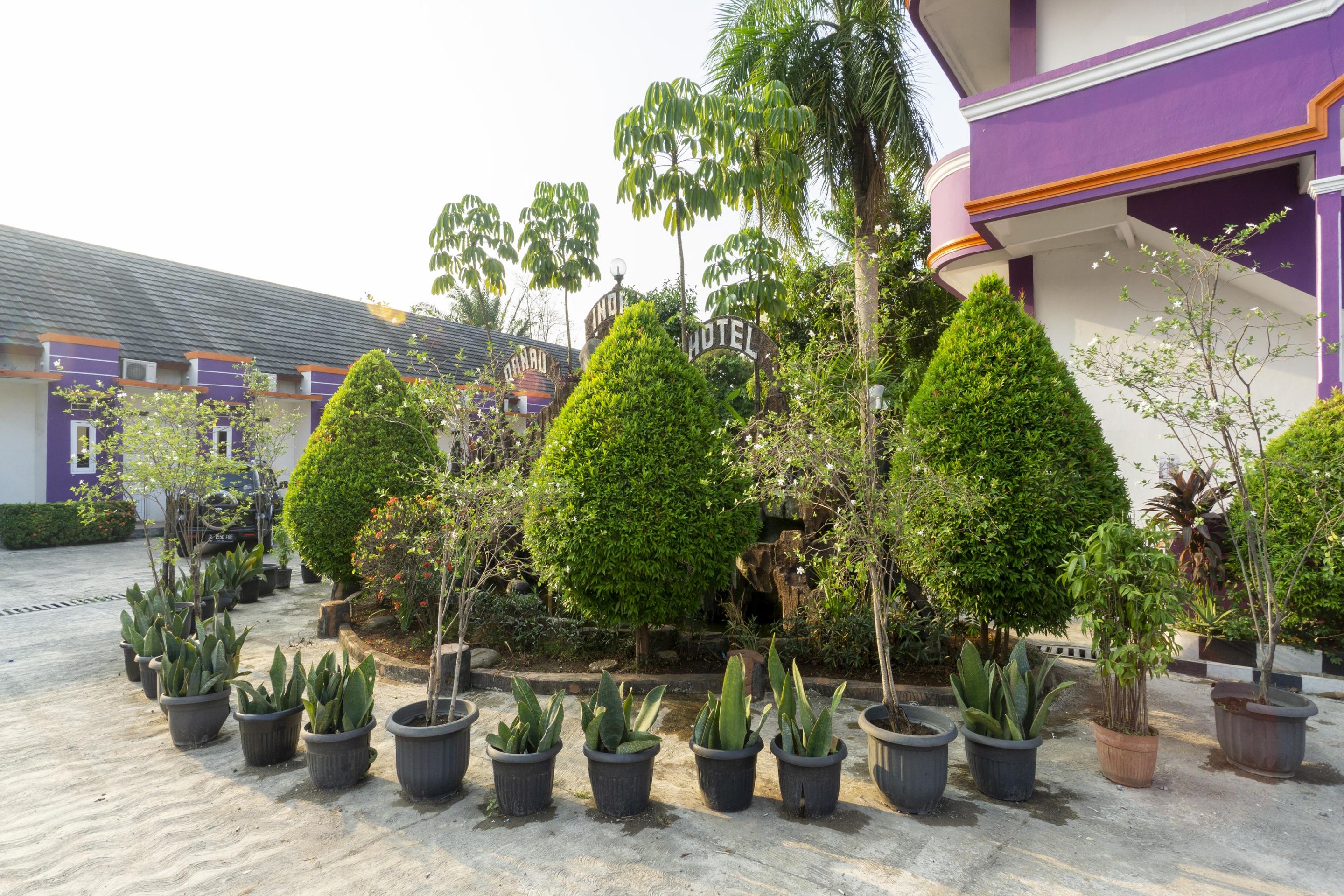 Super Oyo 3978 Hotel Danau Indah Bekasi Exterior foto