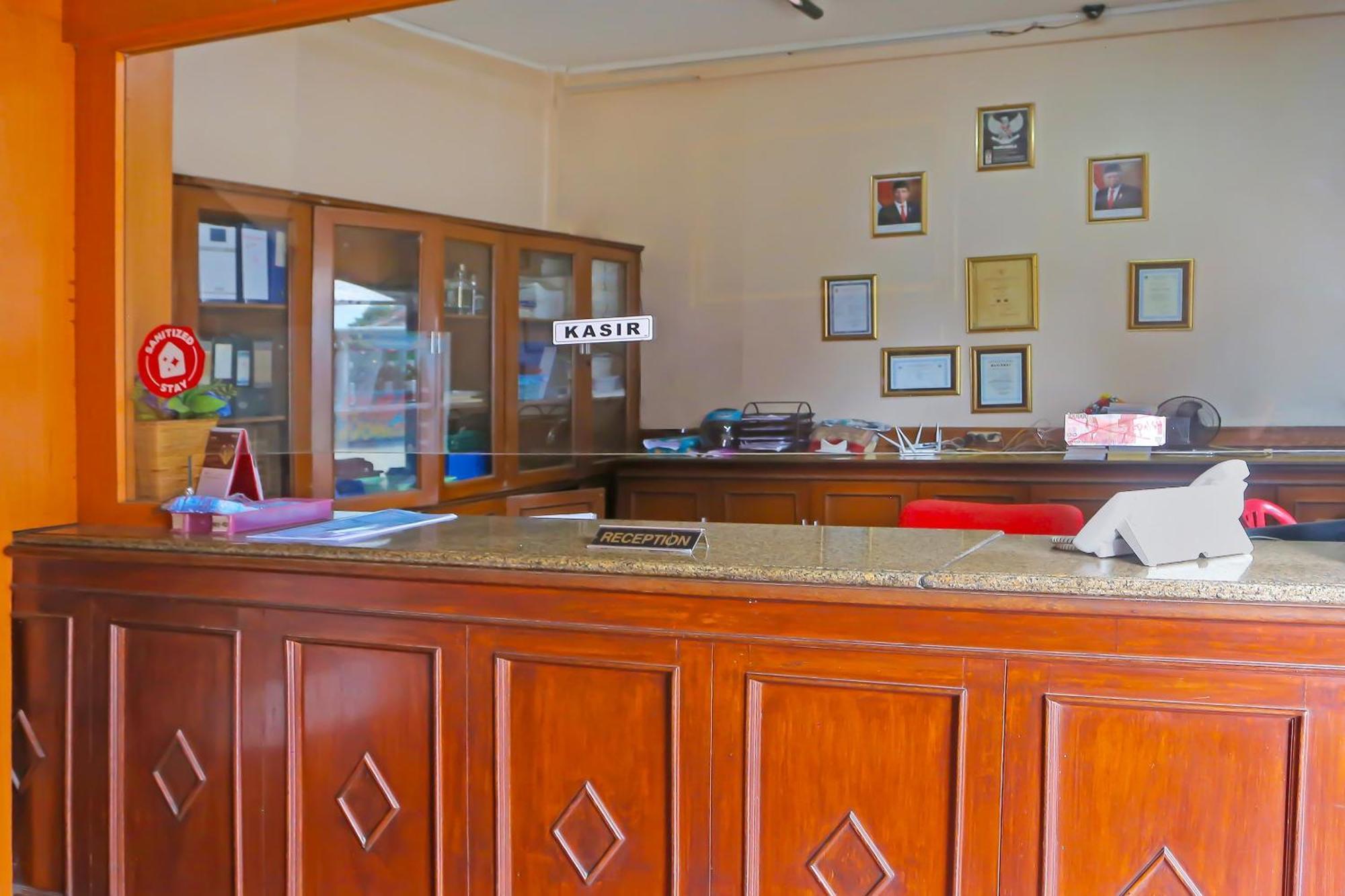 Super Oyo 3978 Hotel Danau Indah Bekasi Exterior foto